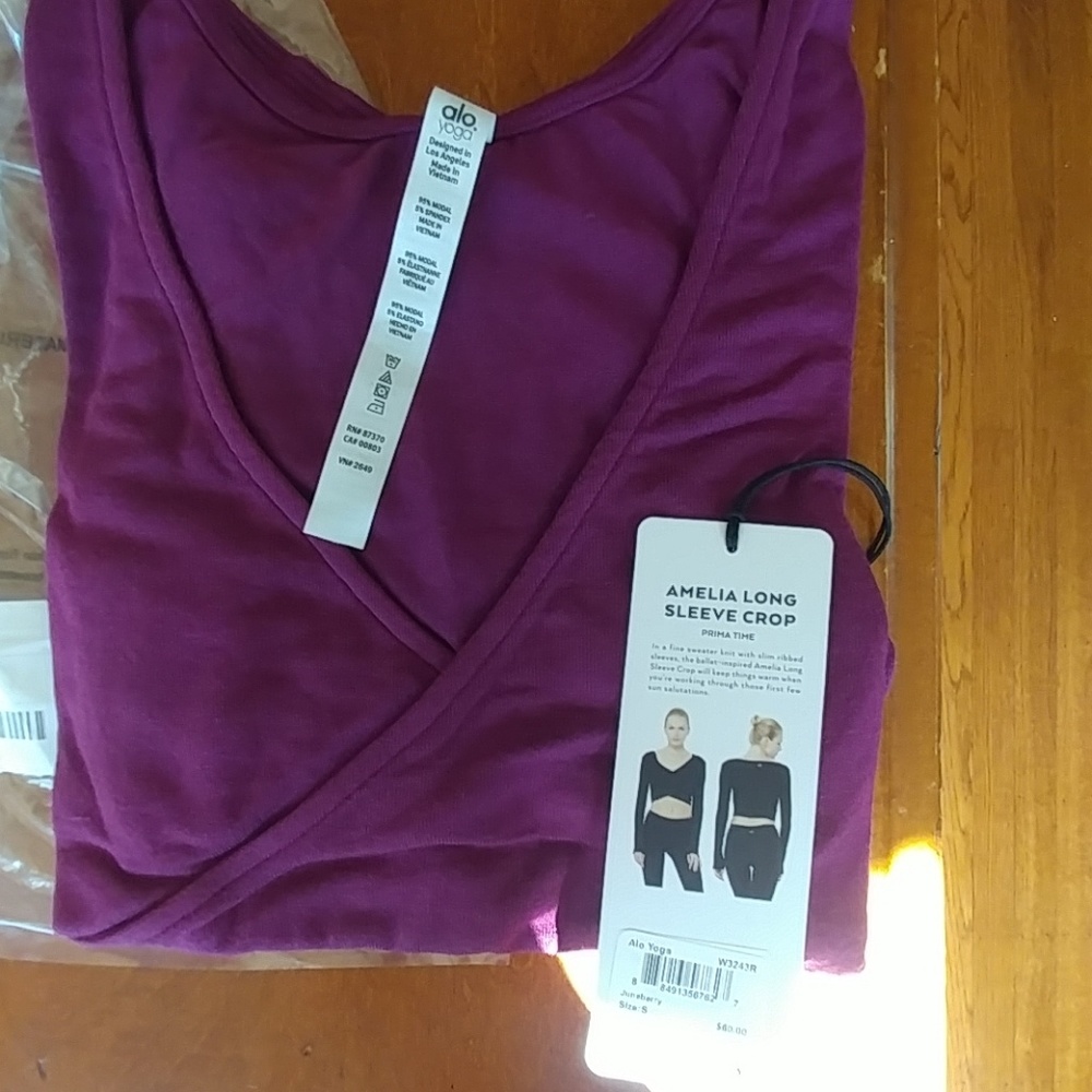 NWT Alo Yoga Amelia Long Sleeve Cropped